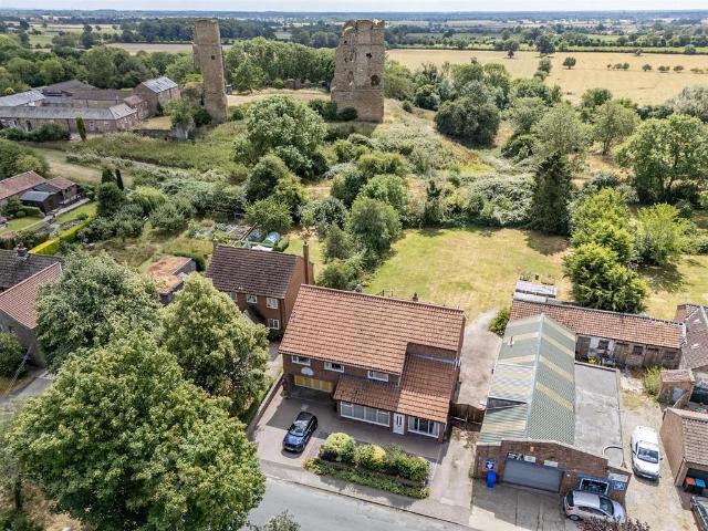 5 bedroom detached house for sale