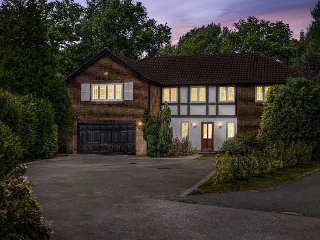 5 bedroom detached house for sale