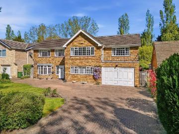 5 bedroom detached house for sale