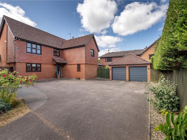 5 bedroom detached house for sale