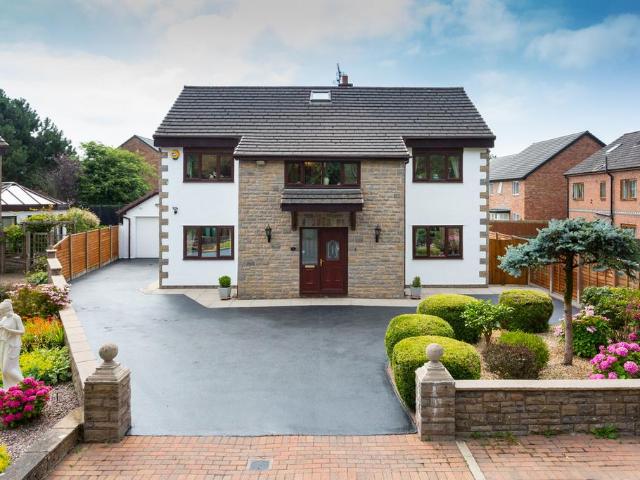 5 bedroom detached house for sale