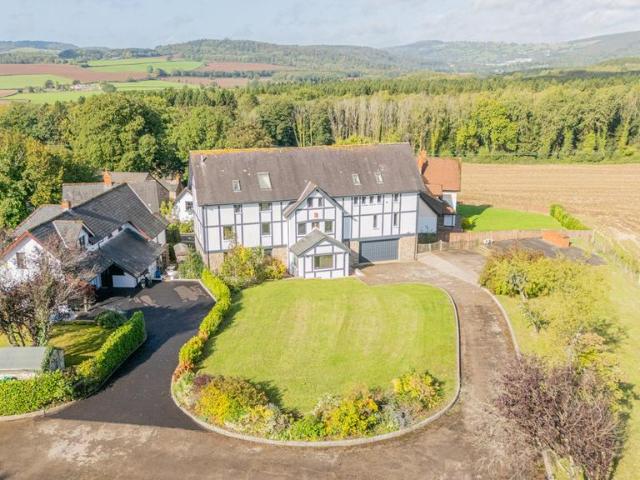 5 bedroom detached house for sale