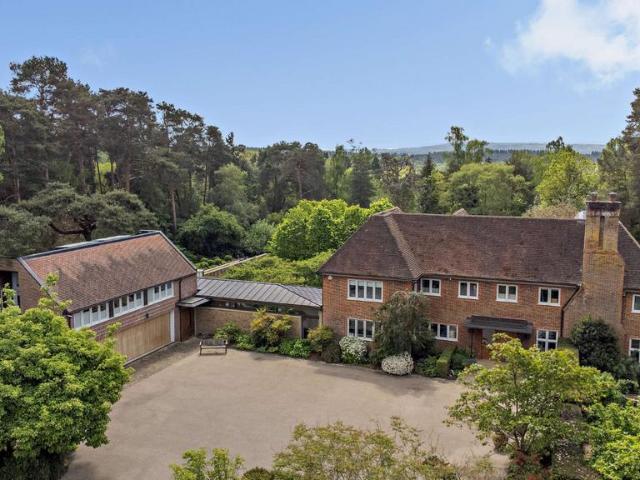 5 bedroom detached house for sale