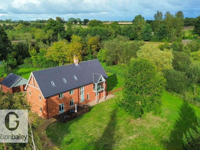 5 bedroom detached house for sale