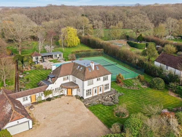 5 bedroom detached house for sale