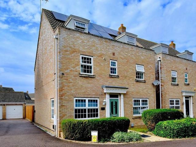 5 bedroom detached house for sale