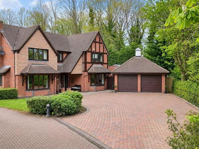 5 bedroom detached house for sale