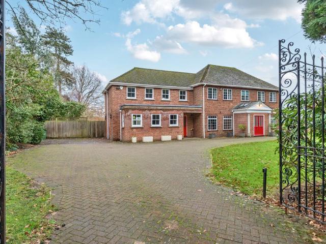 5 bedroom detached house for sale