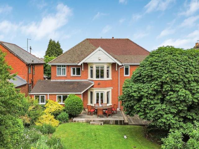 5 bedroom detached house for sale