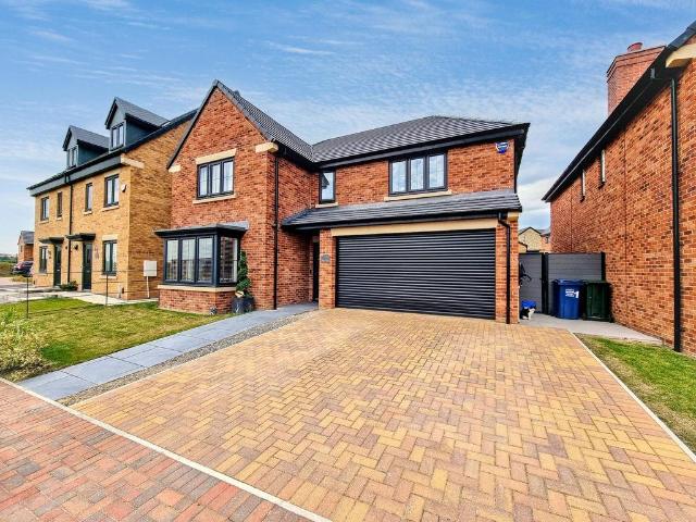 5 bedroom detached house for sale