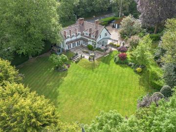 5 bedroom detached house for sale