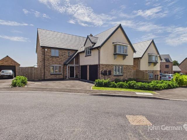 5 bedroom detached house for sale