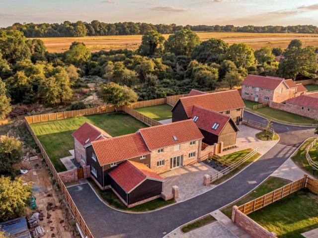 5 bedroom detached house for sale