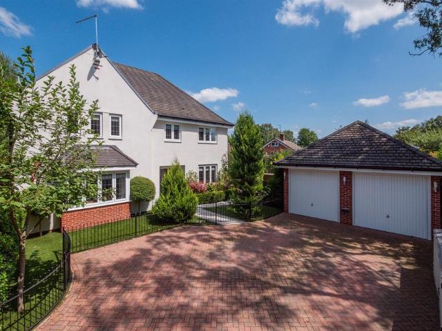 5 bedroom detached house for sale
