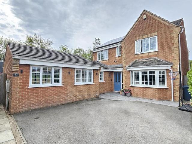 5 bedroom detached house for sale