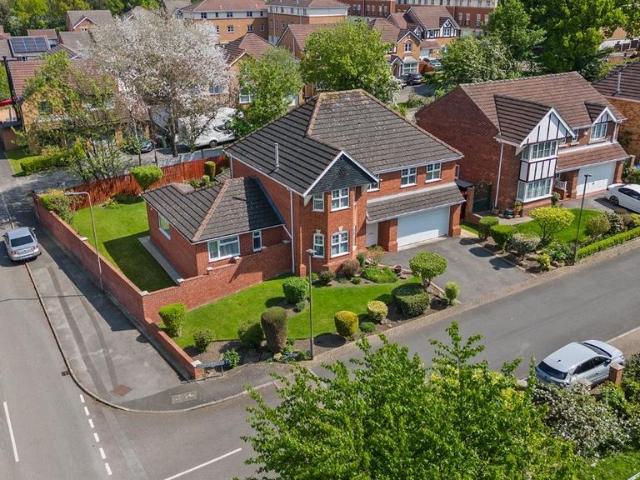 5 bedroom detached house for sale