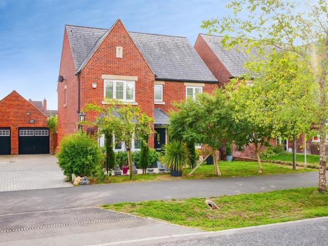 5 bedroom detached house for sale