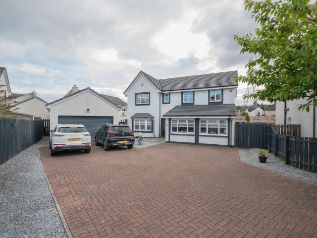 5 bedroom detached house for sale