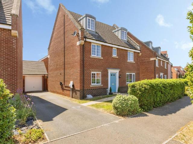 5 bedroom detached house for sale