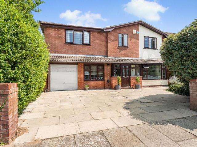 5 bedroom detached house for sale