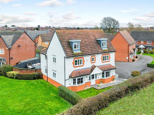 5 bedroom detached house for sale