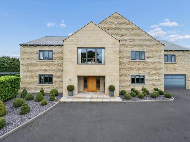 5 bedroom detached house for sale