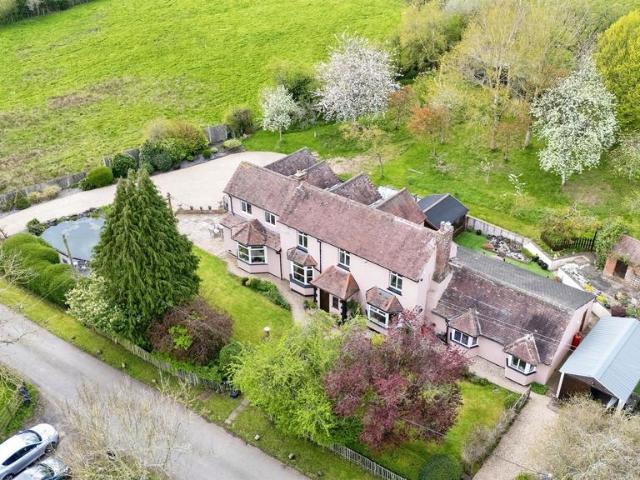 5 bedroom detached house for sale