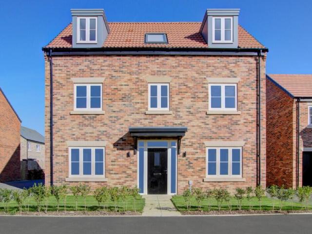 5 bedroom detached house for sale