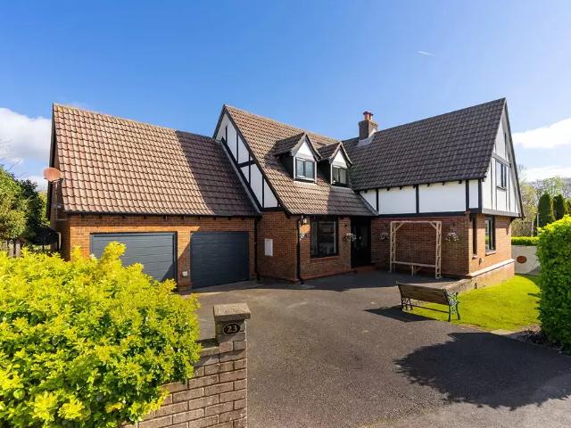 5 bedroom detached house for sale