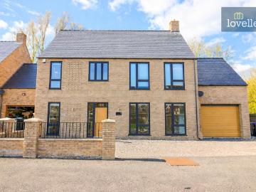 5 bedroom detached house for sale