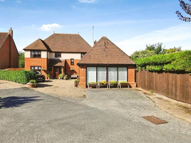 5 bedroom detached house for sale