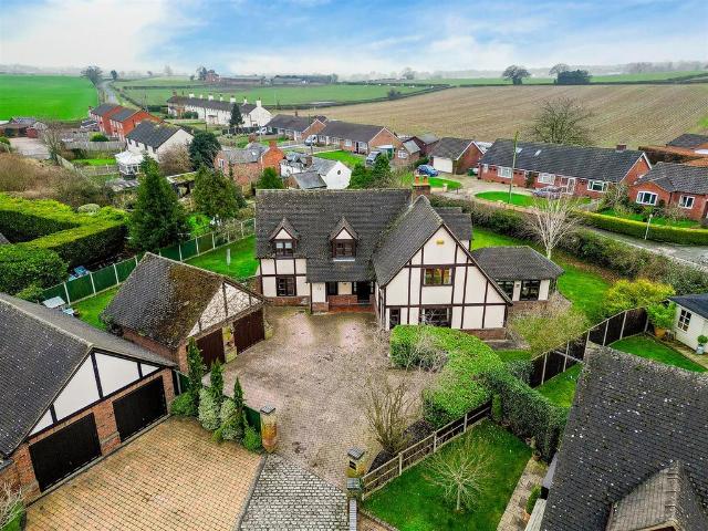 5 bedroom detached house for sale