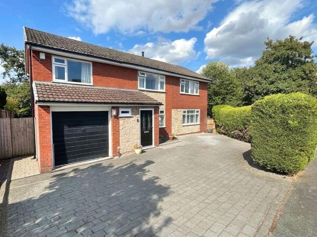 5 bedroom detached house for sale