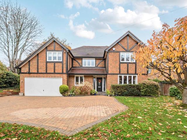 5 bedroom detached house for sale