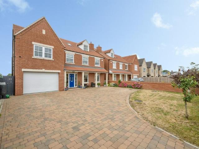 5 bedroom detached house for sale