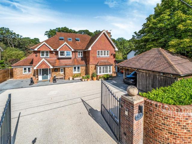 5 bedroom detached house for sale