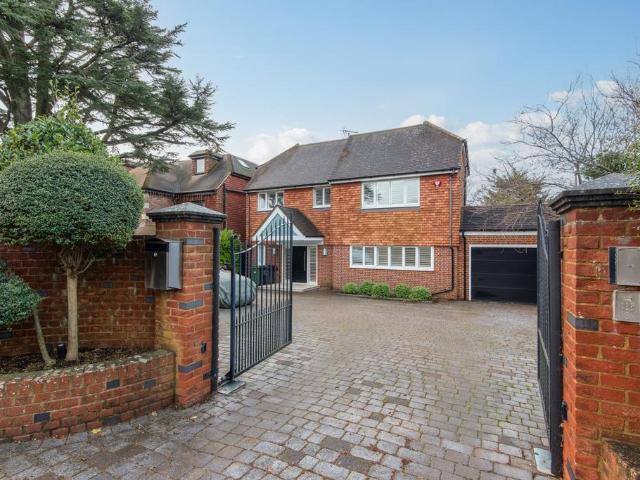 5 bedroom detached house for sale