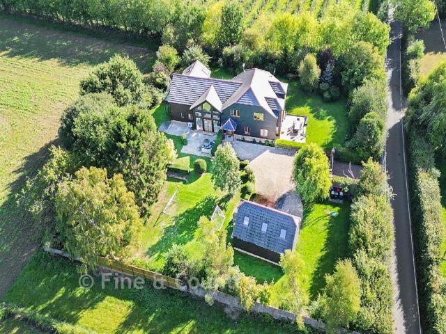 5 bedroom detached house for sale