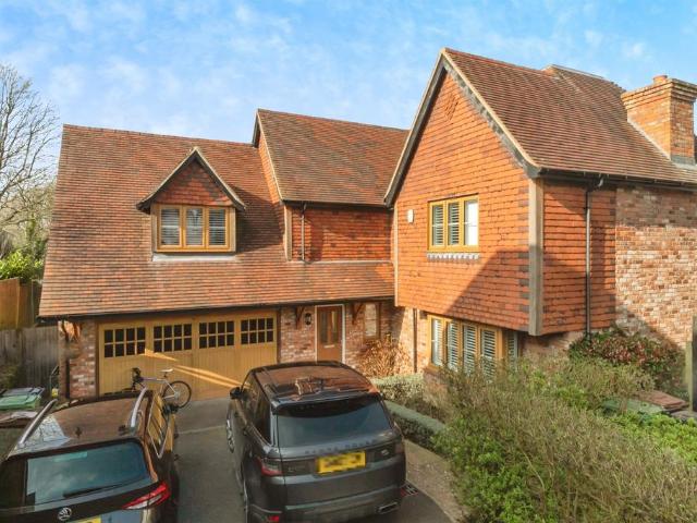 5 bedroom detached house for sale