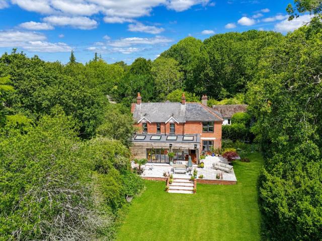5 bedroom detached house for sale
