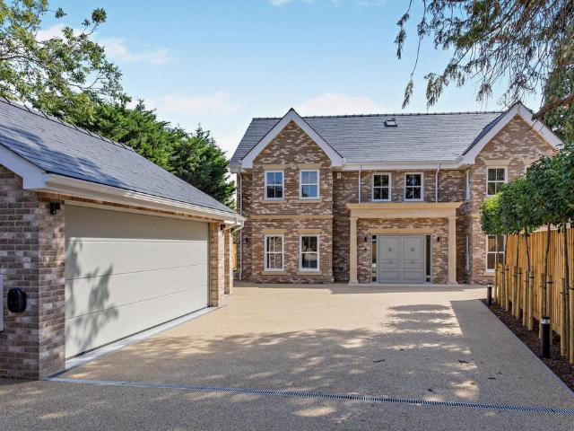 5 bedroom detached house for sale