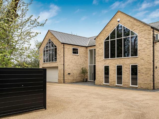 5 bedroom detached house for sale