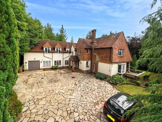 5 bedroom detached house for sale