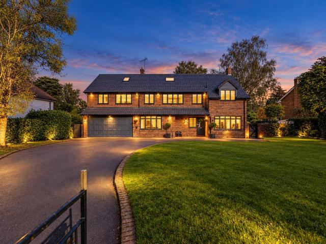 5 bedroom detached house for sale