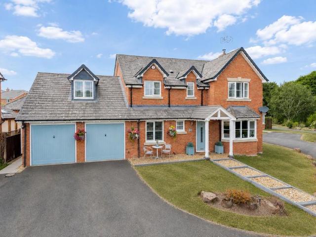 5 bedroom detached house for sale