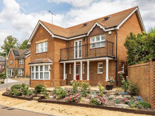 5 bedroom detached house for sale