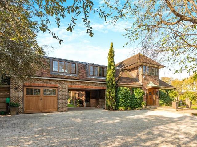 5 bedroom detached house for sale