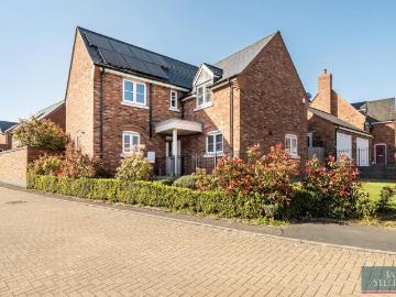 5 bedroom detached house for sale