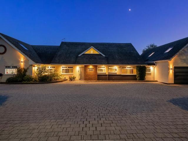 5 bedroom detached house for sale