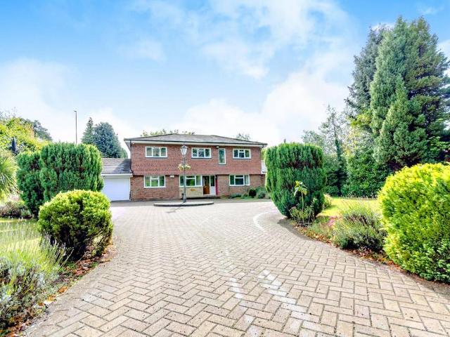 5 bedroom detached house for sale